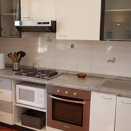 Isa カステッレット・ソプラ・ティチーノ